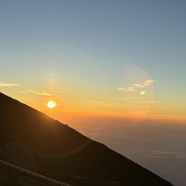 富士登山ツアーに参加🗻
１年前から練習を始めましたが、２日目に軽い高山病に･･･
なんとか登頂しました😊

HPもご覧ください

#横山石油 #富士山 #富士登山 #世界遺産 #富士登山ツアー #静岡県 #山梨県 #富士宮口 #ガソリンスタンド #キーパープロショップ #キーパーコーティング #高山病 #低酸素